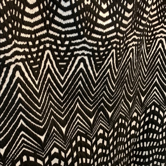 Ann Taylor Black and White Patterned Skirt size L Chevron Midi Aztec - Picture 3 of 4